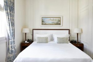 hotel-copacabana -acomodações-quarto-delux-com-cama-de-casal-ou-2-de-solteiro-e-vista-da-cidade